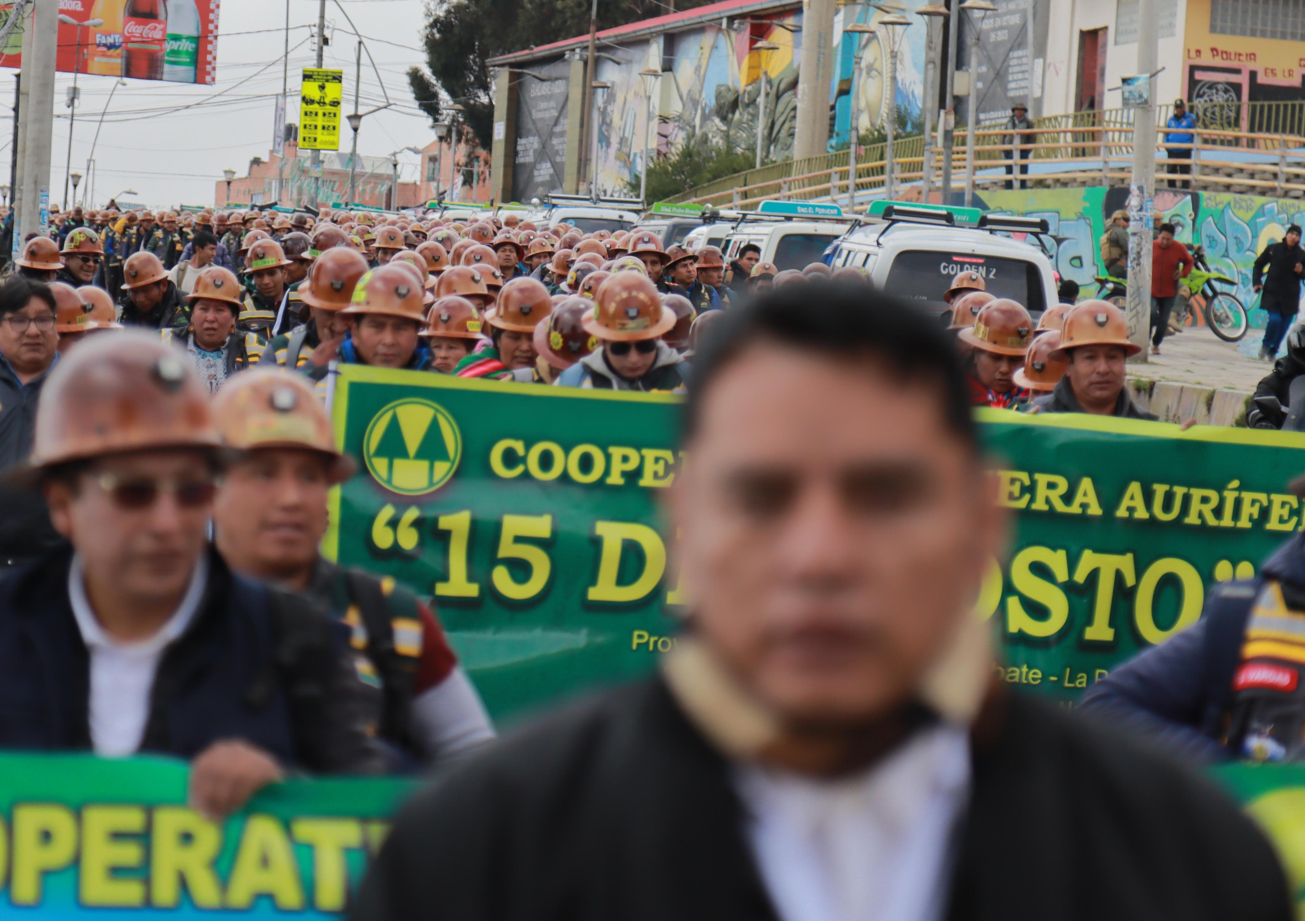 Cooperativistas marchan en La Paz  para presentar  agenda de trabajo al Gobierno