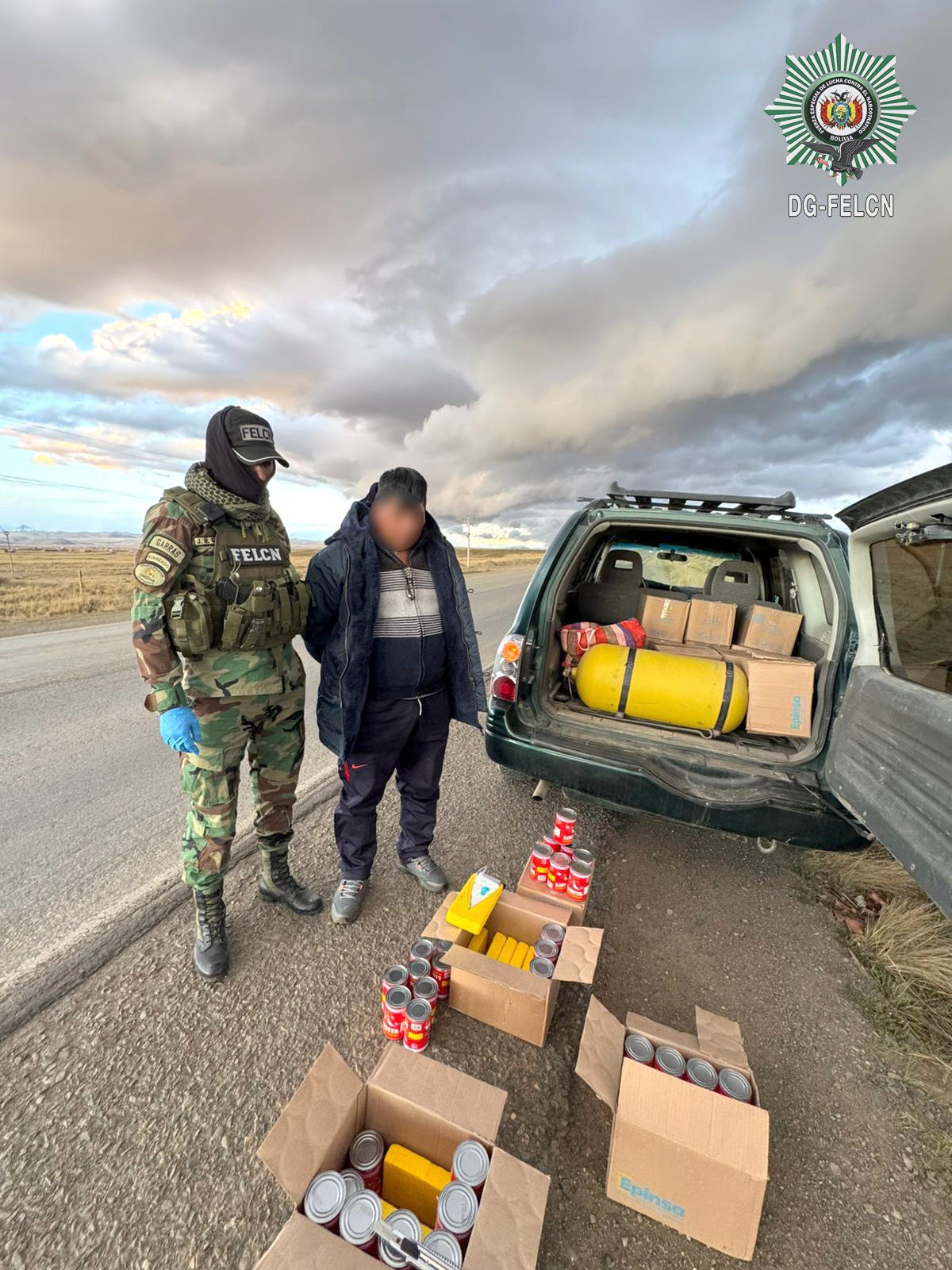 FELCN encuentra cocaína oculta entre latas de sardina en la carretera al Desaguadero