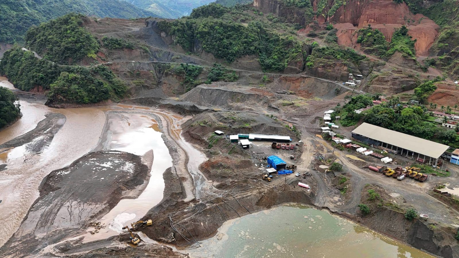 Calvimontes: “Nadie puede negar” que la causa principal de las inundaciones en  Tipuani es la actividad minera