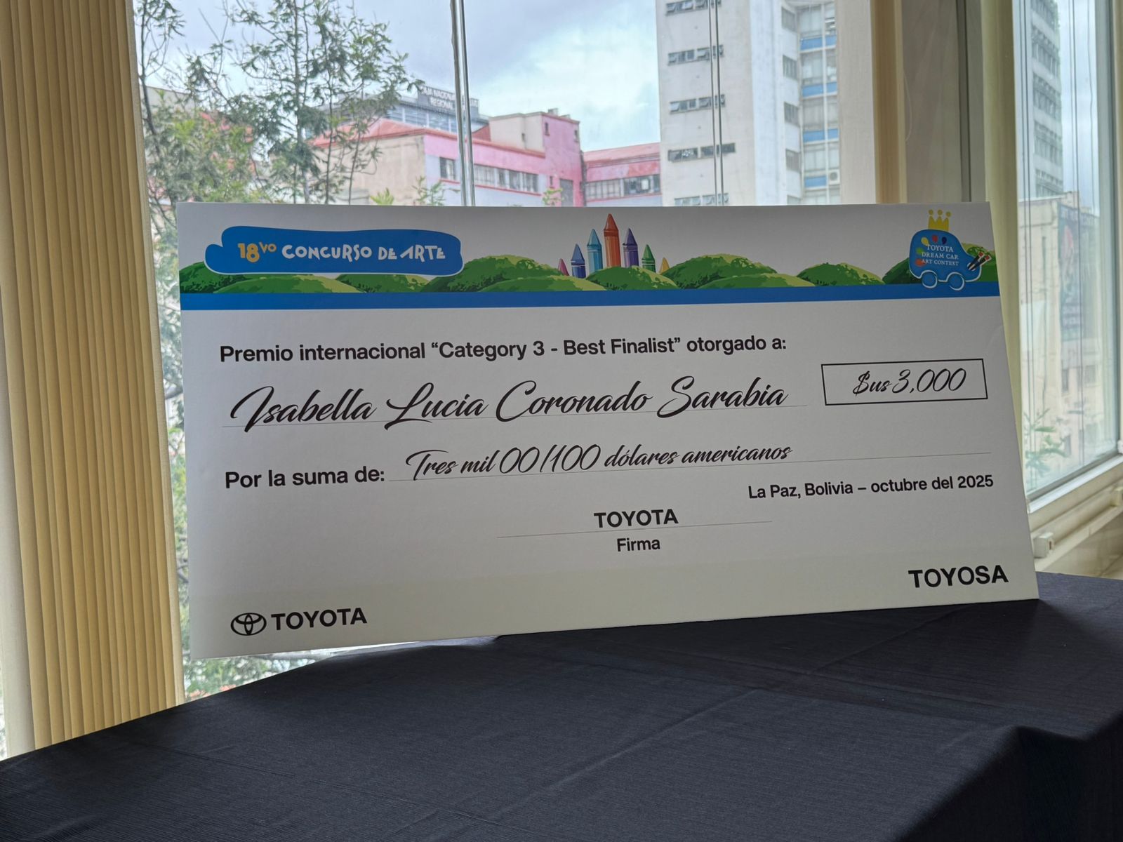 Toyota premia a ganadora boliviana del concurso internacional Dream Car