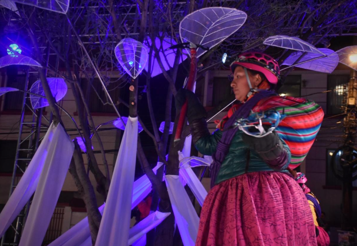 Pasarela de la Chola Paceña del Bicentenario se transforma en explosión de colores y glamour