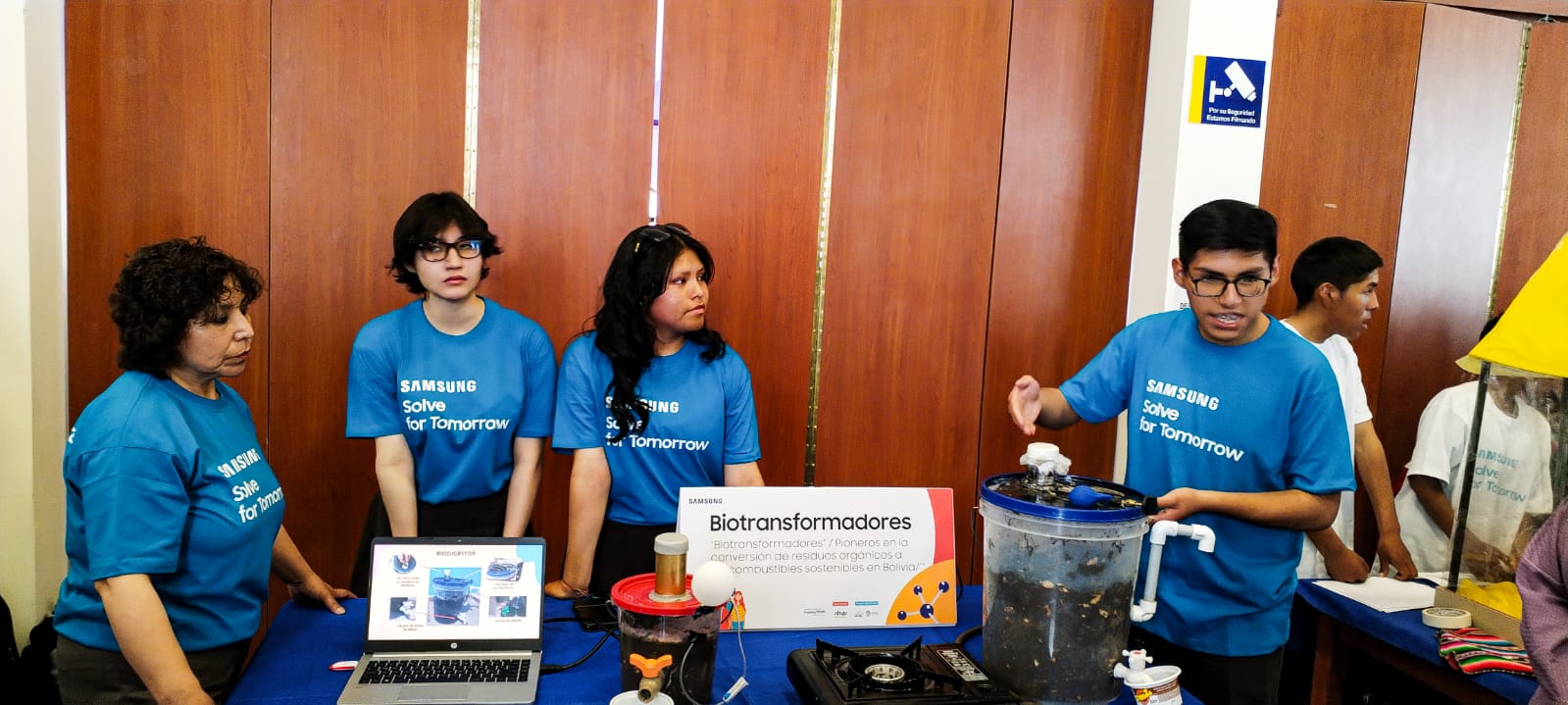 Estos son los 10 proyectos estudiantiles semifinalistas de Solve for Tomorrow Bolivia que pasarán a la votación en línea