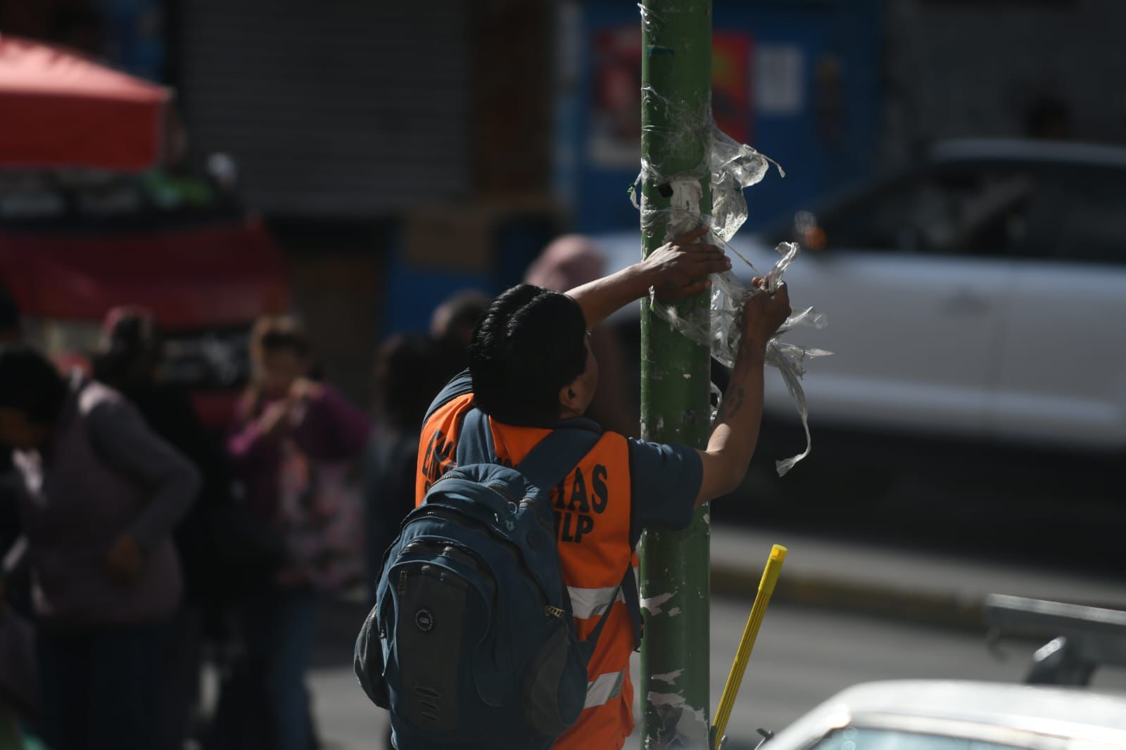 Voluntarios de Sol Bo realizan limpieza en el Cruce de Villas