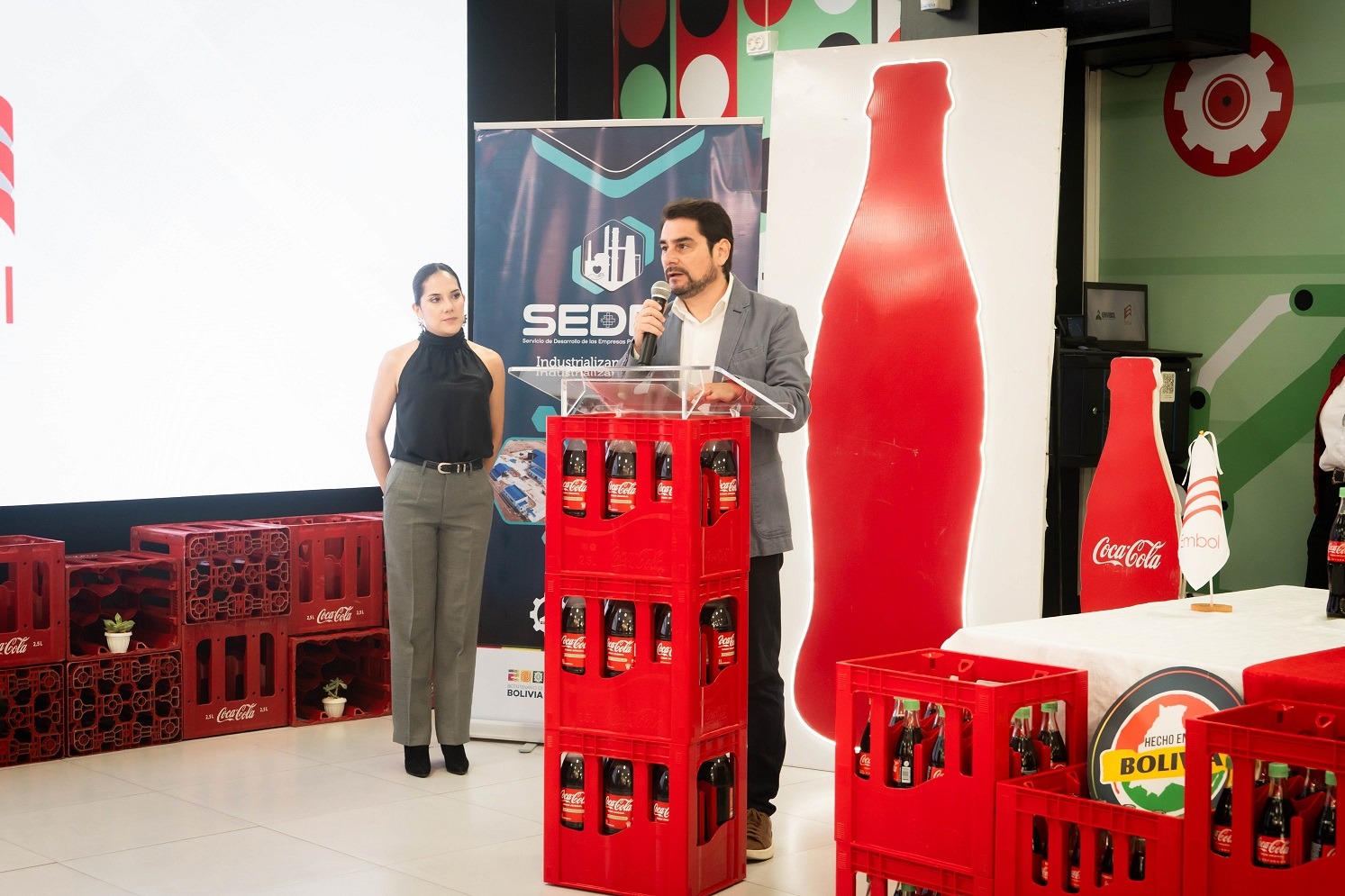 Envibol y Embol firman contrato para la provisión de más de 4 millones de botellas