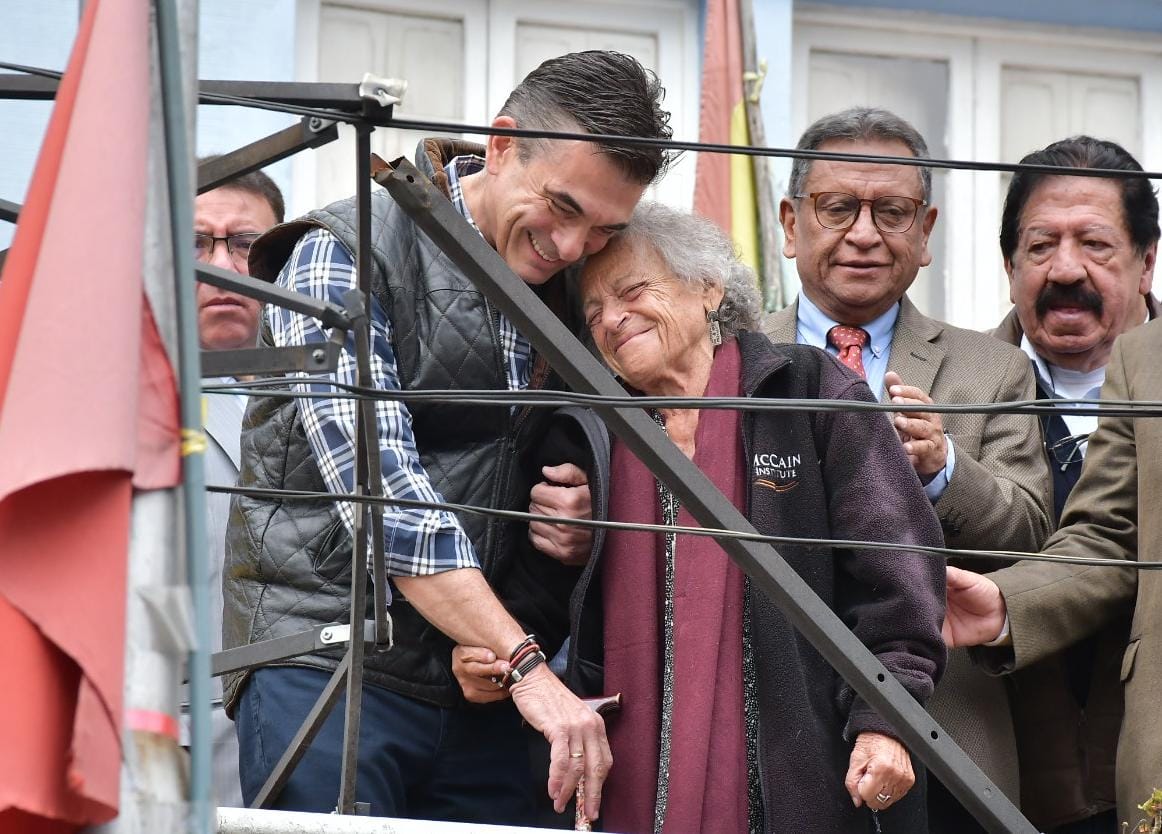 El presidente Paz devuelve la sede de la APDHB a Amparo Carvajal