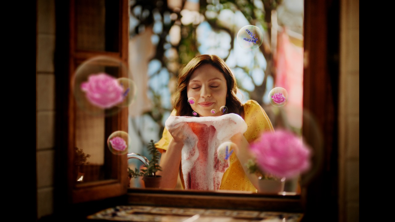  Detergente UNO repotencia sus fragancias para mejorar el momento del lavado