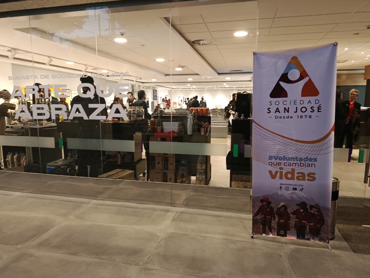 BNB Art acogió la subasta “Arte que Abraza”: una noche donde el arte y la solidaridad unen razones para transformar vidas