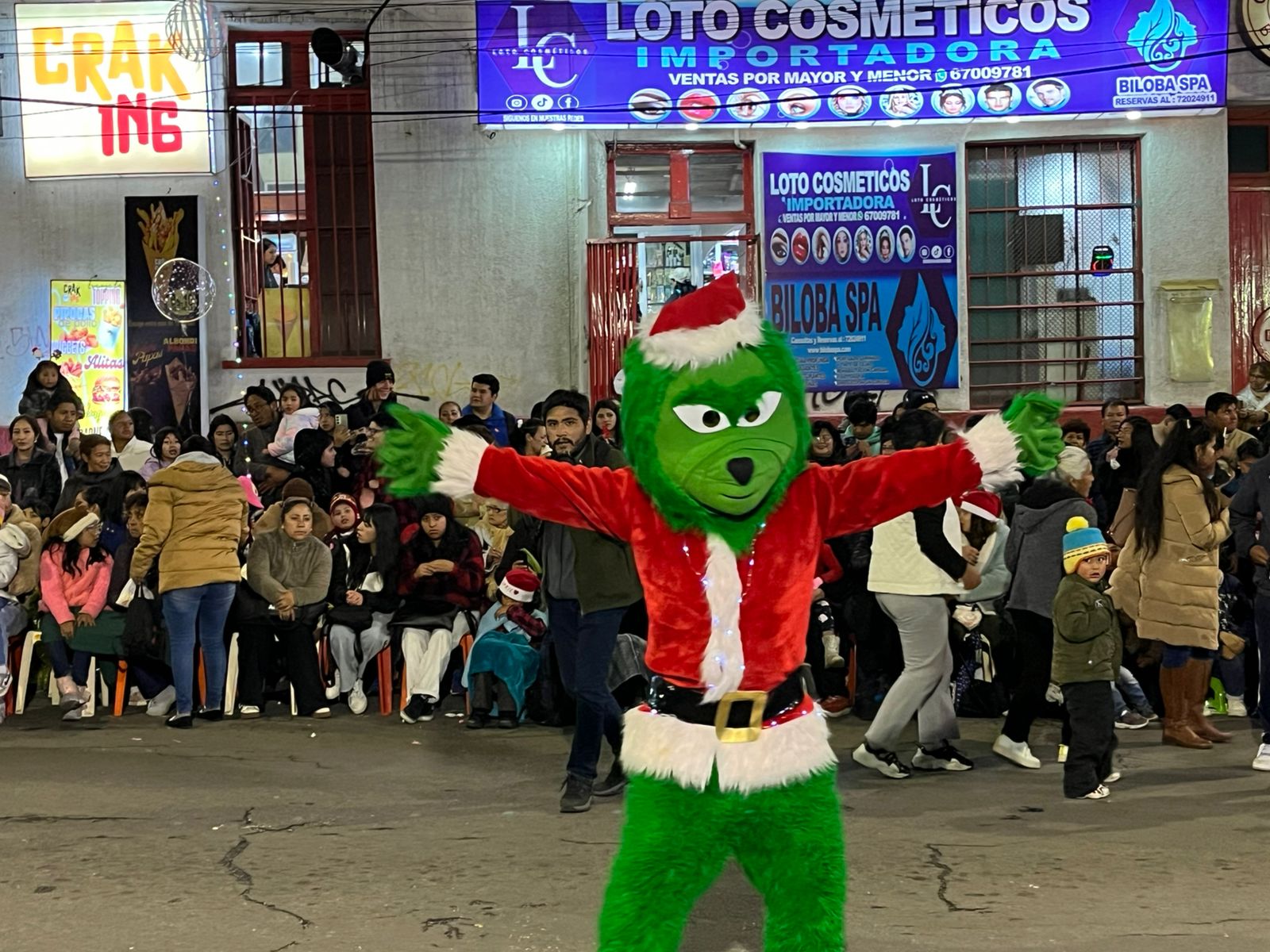 La Paz da la bienvenida a la época navideña con una caravana de artesanos y comerciantes