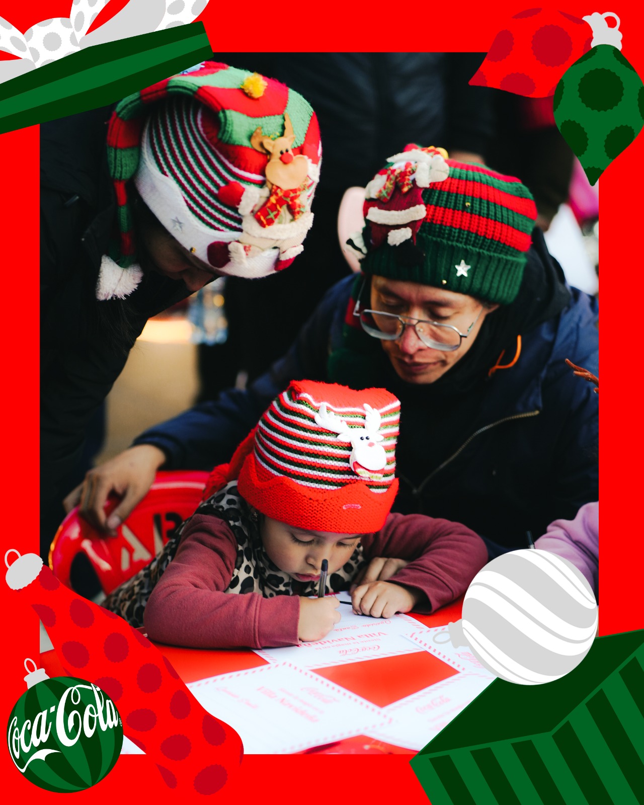Coca Cola inicia la temporada navideña con la campaña toma una Coca Cola vive el espíritu navideño, llena de momentos inspiradores y experiencias atractivas