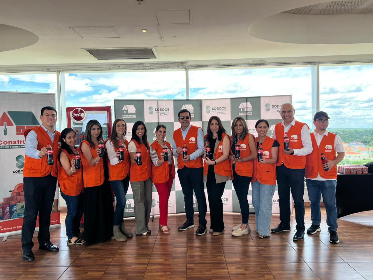 ConstruRed impulsa la sostenibilidad e innovación en el canal ferretero con una nueva alianza estratégica con Coca-Cola y Embol