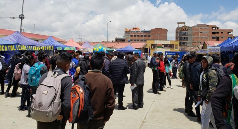 En feria educativa de la UACs UCB destacan carreras de emprendimiento y productivas