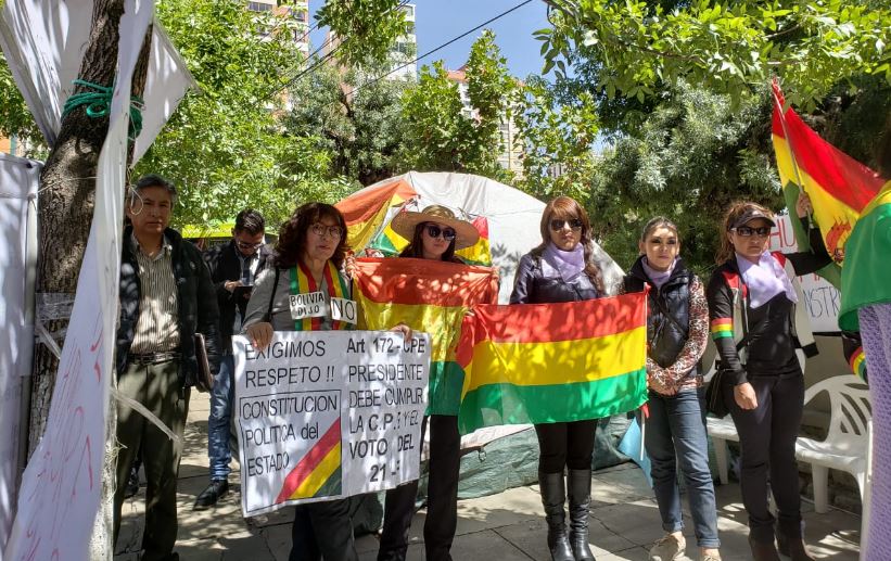 Vigilia en plaza Avaroa convoca a protagonizar paro cívico del jueves y a preparar el paro indefinido