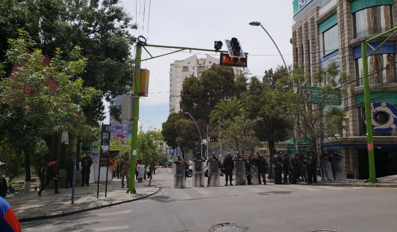 En defensa del 21F el paro cívico es exitoso, con bloqueo de calles en gran parte del país