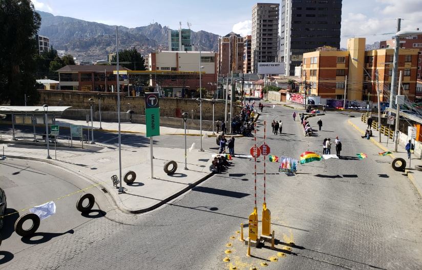 En defensa del 21F el paro cívico es exitoso, con bloqueo de calles en gran parte del país