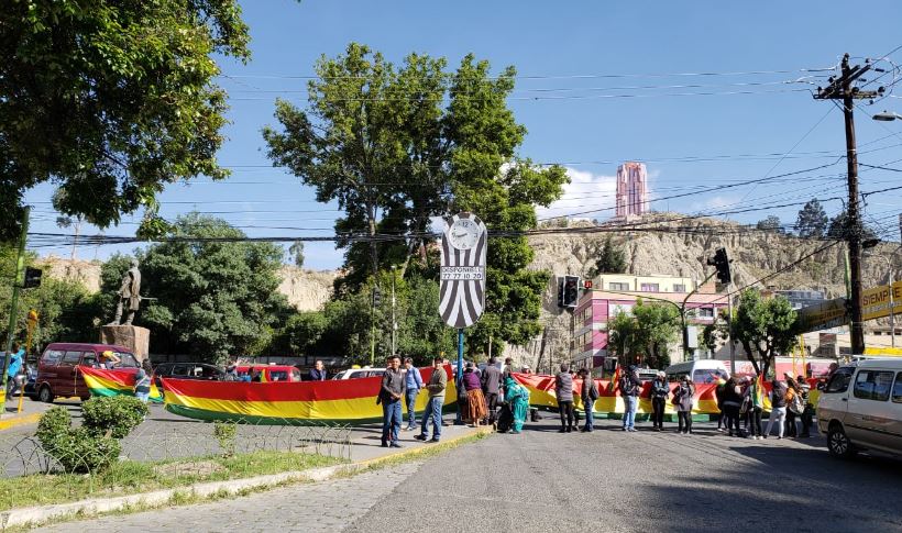 En defensa del 21F el paro cívico es exitoso, con bloqueo de calles en gran parte del país