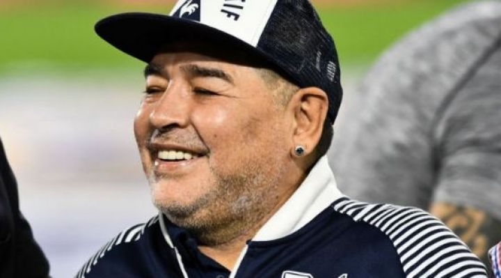Operan con éxito a Maradona de un hematoma en el cerebro