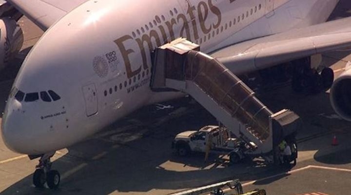 Un avión procedente de Dubai aterrizó en Nueva York con pasajeros enfermos