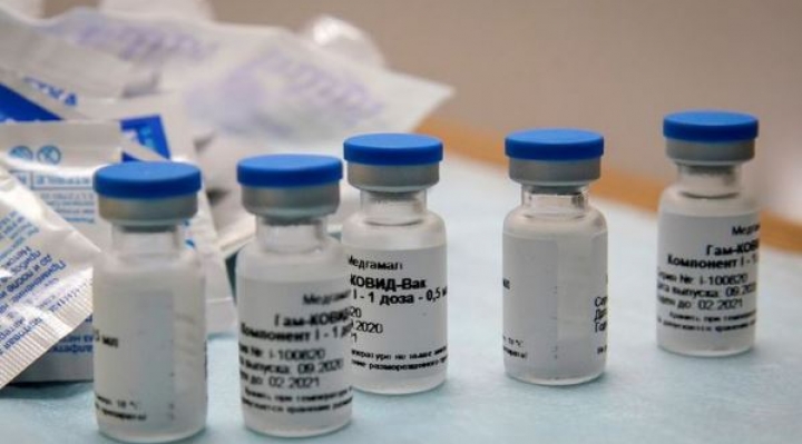 Pfizer vs Sputnik: el duelo de las dos vacunas que ya hablaron de su efectividad