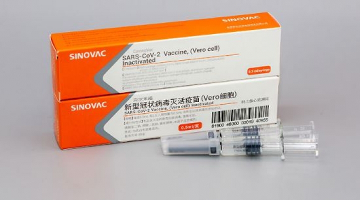 Brasil recibió el primer lote de 120 mil dosis de la vacuna china Coronavac contra la Covid-19