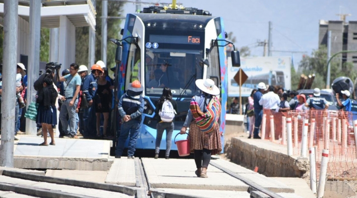 Arce libera Bs 185 millones para reactivar el proyecto del Tren Metropolitano en Cochabamba