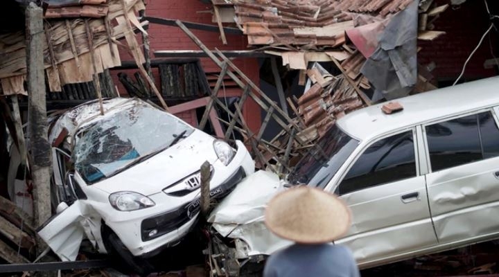 Al menos 222 muertos dejó un tsunami en Indonesia