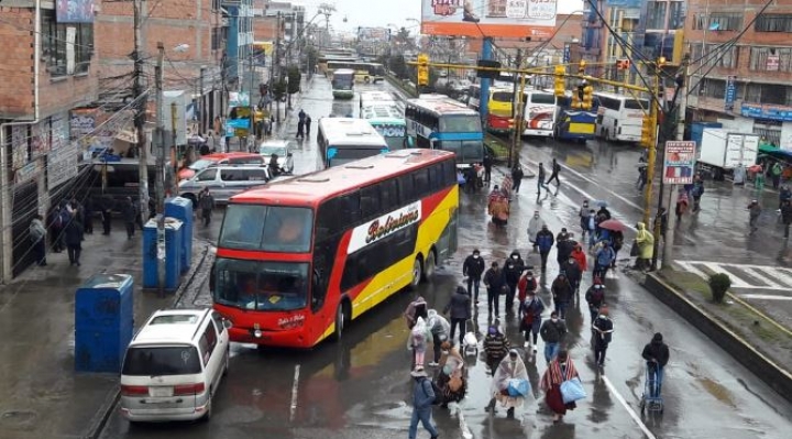 Empresas de buses bloquean Av. 6 de Marzo por presunta intención de privatización de la nueva terminal