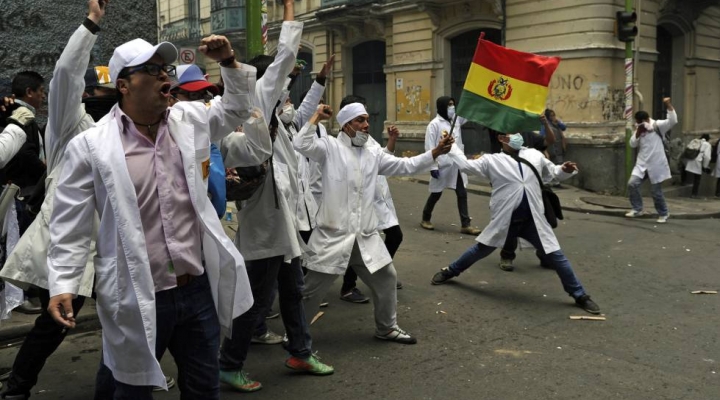 Médicos anuncian paro indefinido en rechazo a la prohibición a la protesta y contratación de personal extranjero