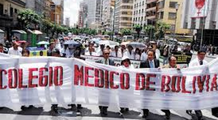 Médicos declaran paro de 24 horas para el lunes y amenazan con una huelga indefinida