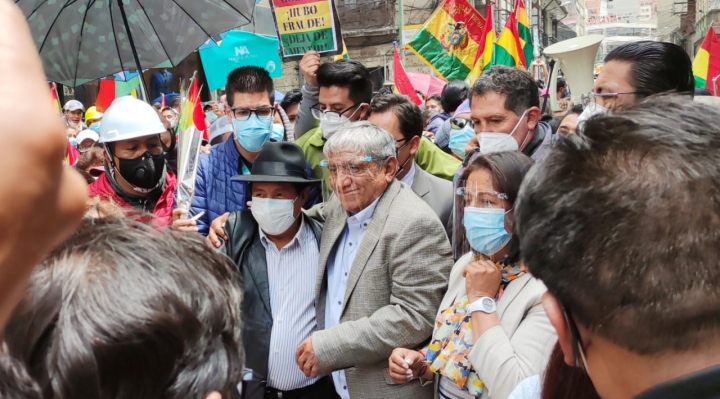 Arias dice que “quieren evitar su posesión” como alcalde de La Paz, por eso tratan de “escamotear” su victoria