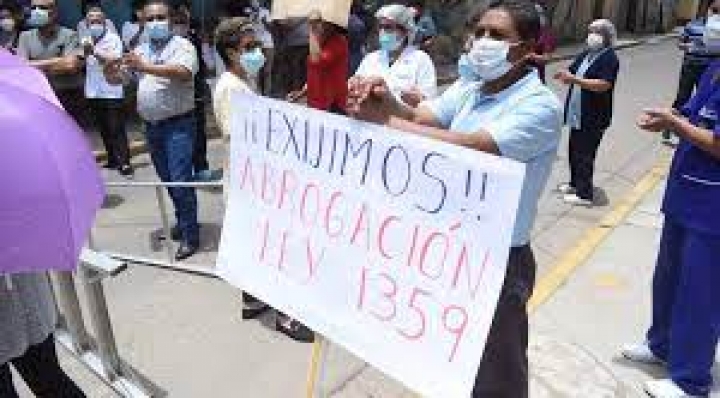 Médicos amplían paro nacional hasta el 15 de abril para exigir la abrogación de la ley sanitaria