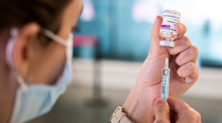 Vacuna de AstraZeneca: ¿hay realmente riesgo de que se formen coágulos tras inocularse?