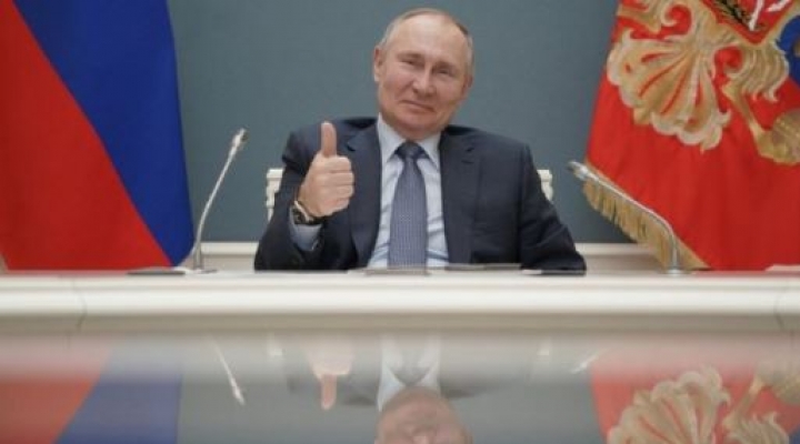 Vladimir Putin firma la ley que le permitirá estar en el poder hasta 2036 en Rusia