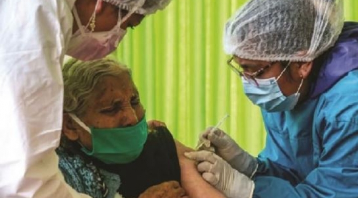 Cinco ciudades se quedan sin dosis y en las fronteras la vacunación avanza