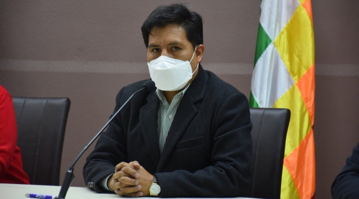 Auza asegura que gobierno nacional "colaborará" en la gestión de vacunas que Reyes Villa consiguió para Cochabamba