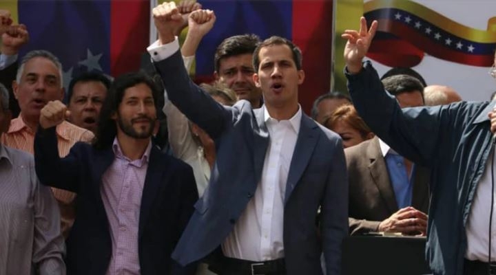Liberan después de detener por minutos a Juan Guaidó, presidente de la Asamblea Nacional de Venezuela