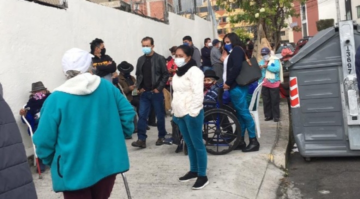 CNS suspende vacunación de adultos mayores en tres policlínicos de La Paz