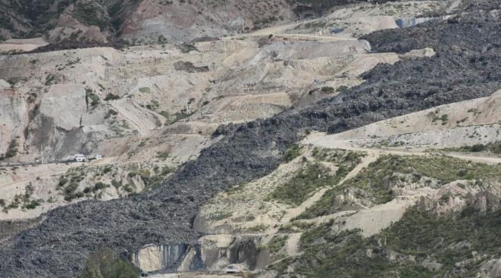 Gobierno declara desastre medioambiental y Alcaldía pide levantar bloqueo en Alpacoma