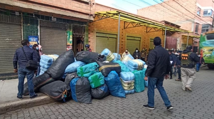 Aduana decomisa 71 toneladas de ropa usada valuada en 1,5 millones de bolivianos