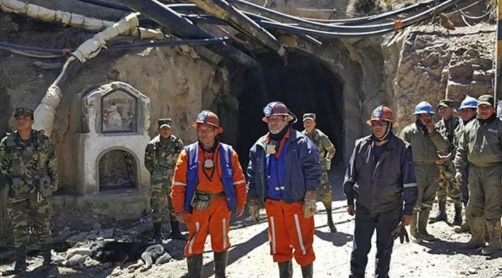 El Ejército vigilará la producción de estaño y alejará ladrones en la mina Huanuni