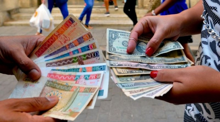 Por qué Cuba suspendió los depósitos de dólares en efectivo en la isla (y cómo afectará a la población)