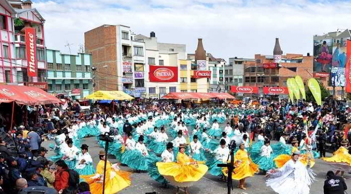 Alcaldesa de El Alto autoriza la entrada folclórica de la zona 16 de julio pese a la pandemia del Covid-19