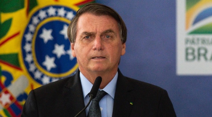 Internan a Jair Bolsonaro por dolores abdominales 