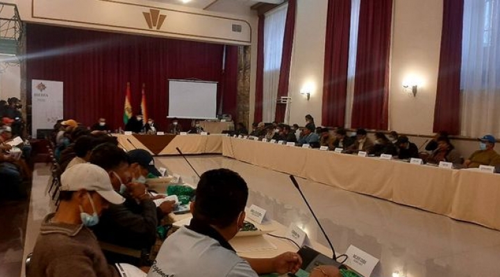 Gobierno y dos sectores de la Adepcoca instalan el “gran diálogo por la paz y el consenso”