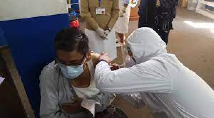 Campaña de vacunación masiva en El Alto se replicará toda la semana dice el Secretario de Salud