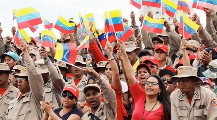 Maduro ordenó incorporar a milicias en el Ejército para enfrentar plan “macabro” de EEUU
