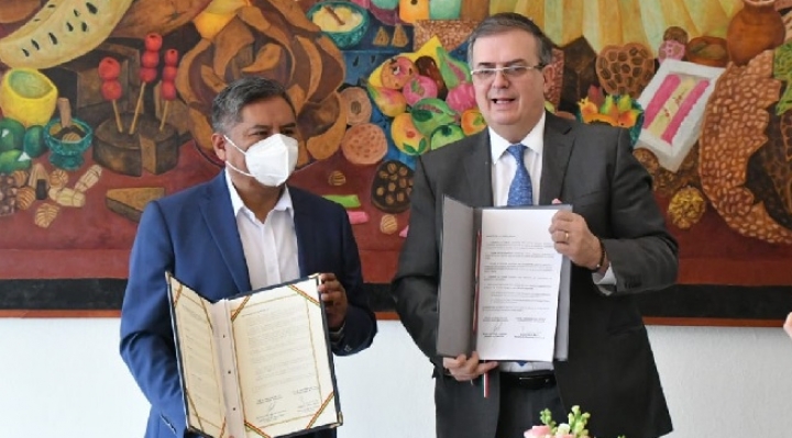 Bolivia y México firman acuerdo para la producción y procesamiento de litio