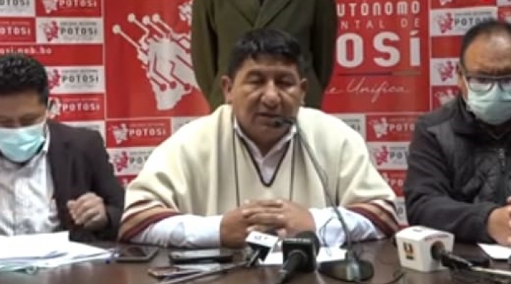 Gobernador de Potosí califica de "show mediático" pedido de resarcimiento por quema de domos