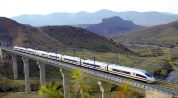 Presidente peruano pide retomar el tren bioceánico y Arce lo respalda