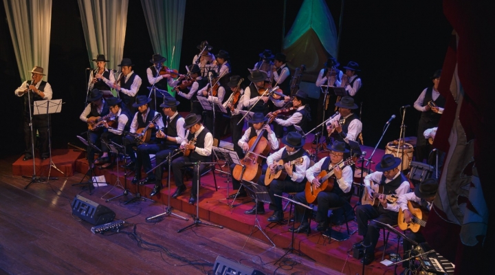 Orquesta criolla de Música de Maestros en concierto