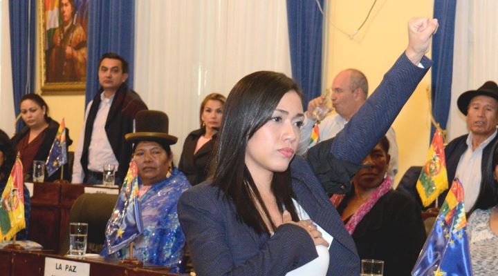 Salvatierra, de madre chilena, dice que es orgullosamente boliviana